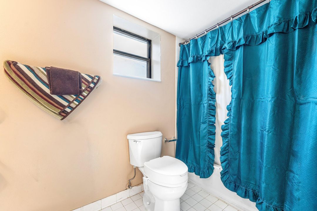 待售: $130,000 (1 贝兹, 1 浴室, 775 平方英尺)