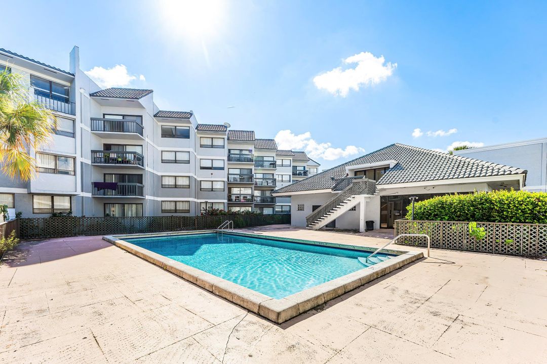 待售: $130,000 (1 贝兹, 1 浴室, 775 平方英尺)