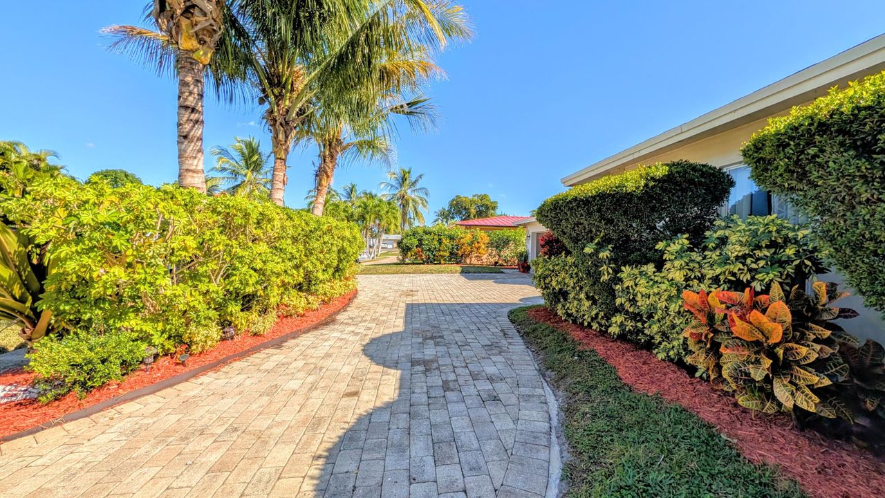 For Sale: $595,000 (4 beds, 2 baths, 1835 Square Feet)