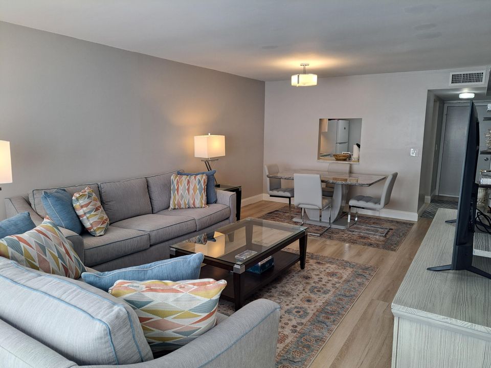 For Rent: $2,500 (1 beds, 1 baths, 767 Square Feet)