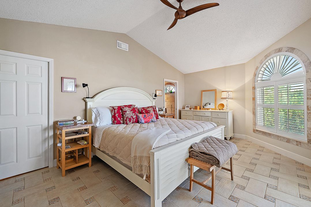 For Sale: $1,200,000 (3 beds, 3 baths, 1611 Square Feet)