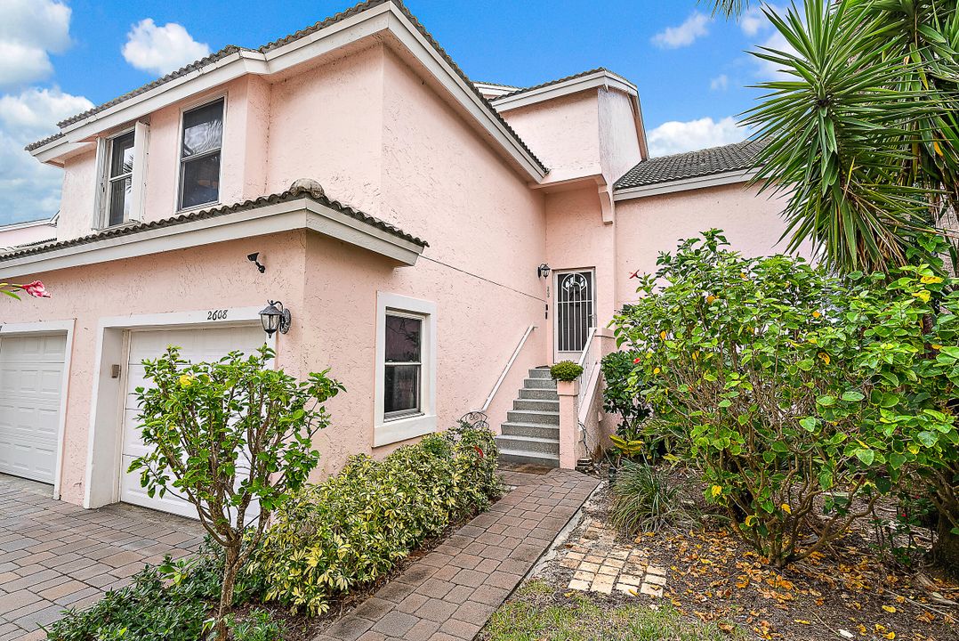 For Sale: $1,200,000 (3 beds, 3 baths, 1611 Square Feet)