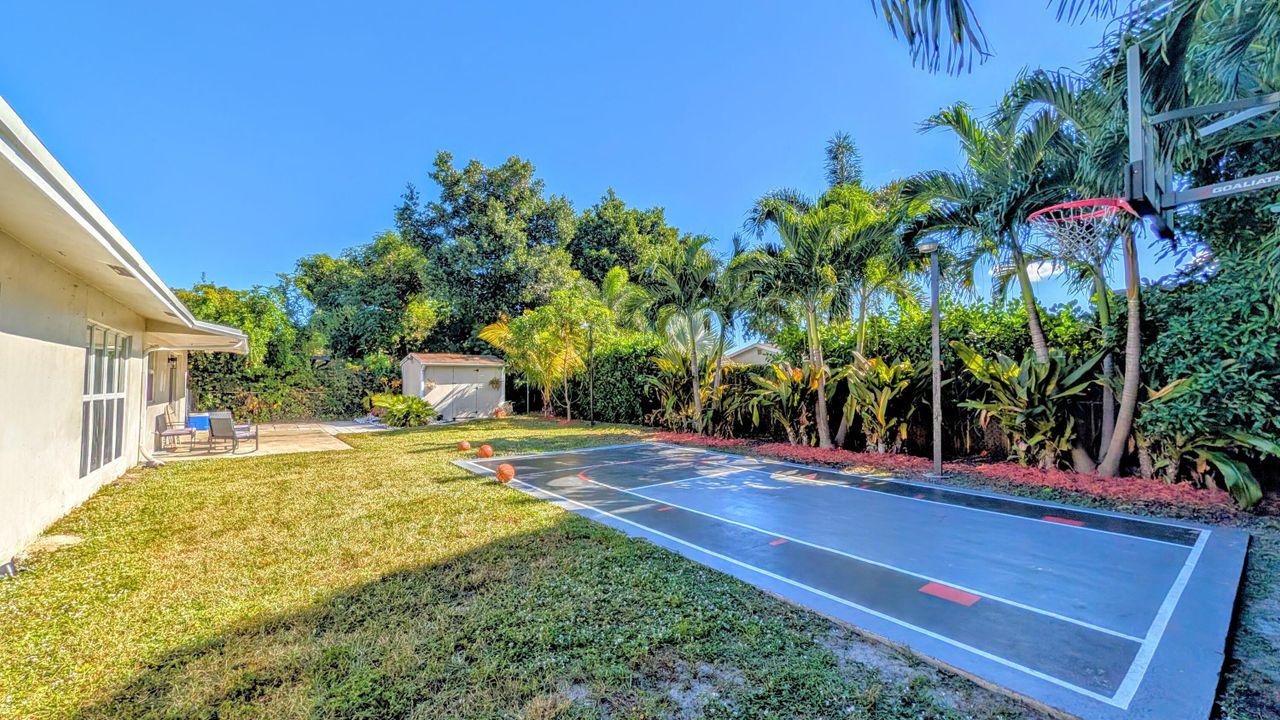 For Sale: $595,000 (4 beds, 2 baths, 1835 Square Feet)