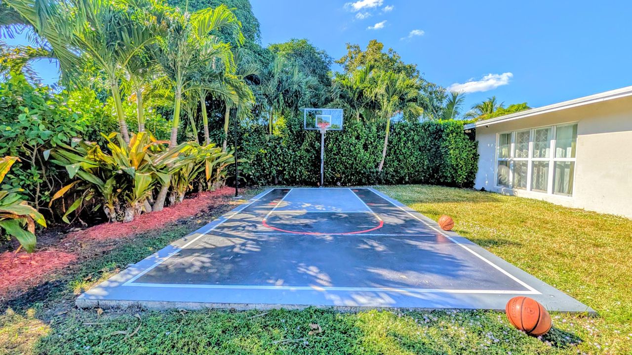 For Sale: $595,000 (4 beds, 2 baths, 1835 Square Feet)