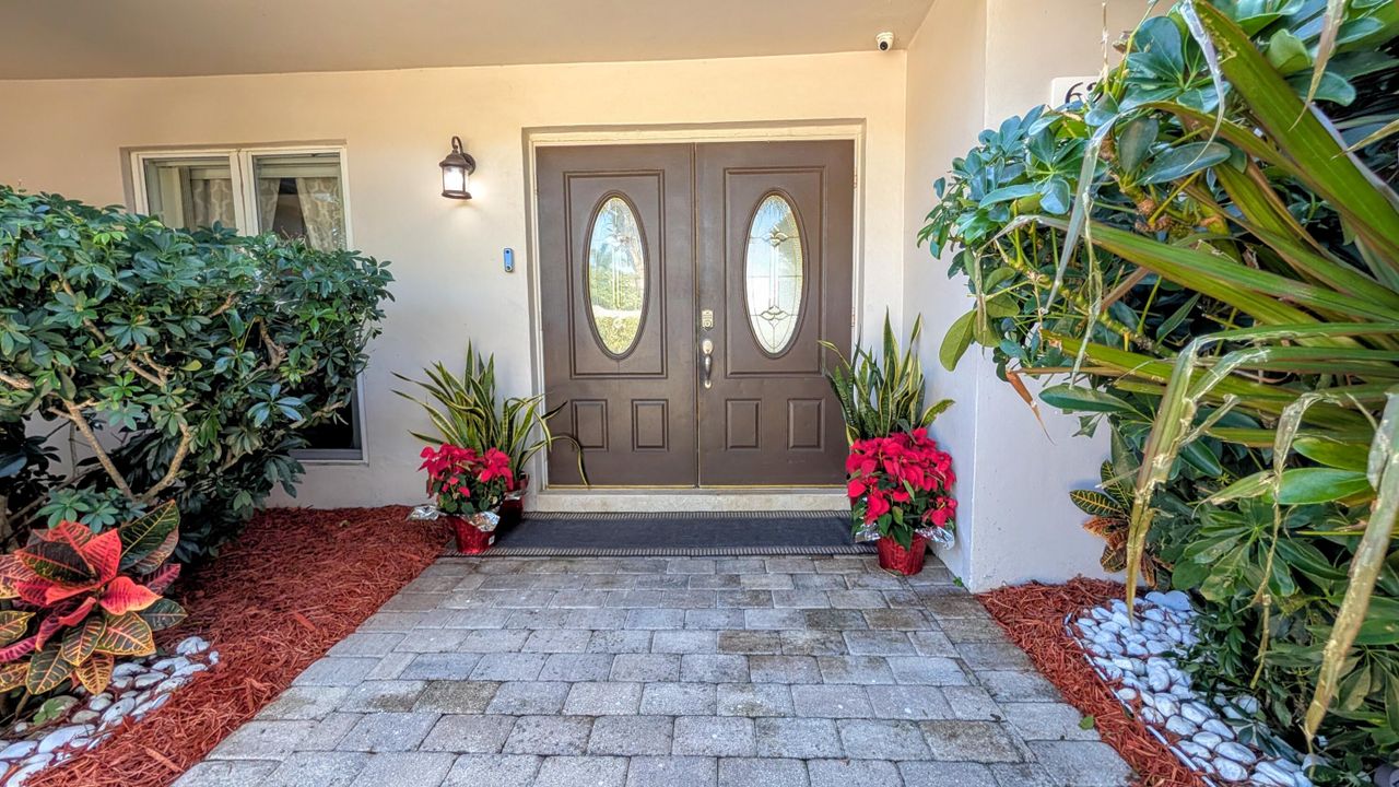 For Sale: $595,000 (4 beds, 2 baths, 1835 Square Feet)