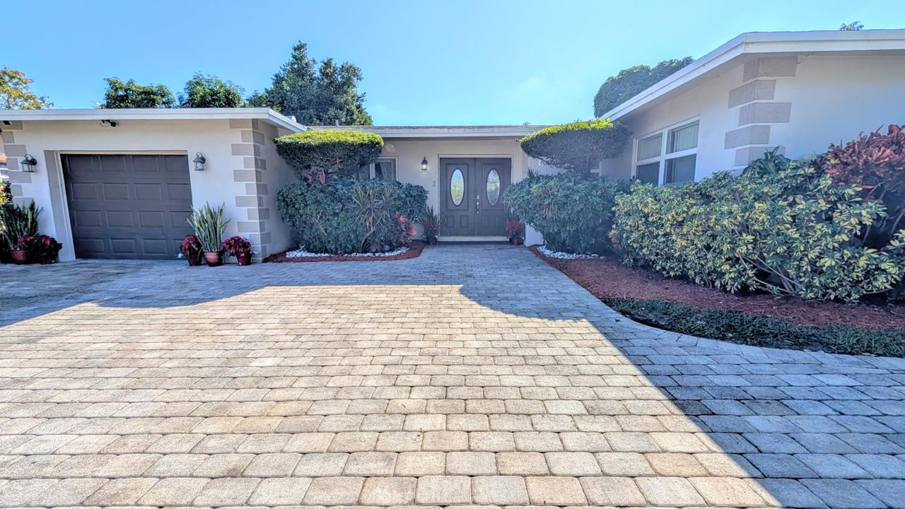 For Sale: $595,000 (4 beds, 2 baths, 1835 Square Feet)