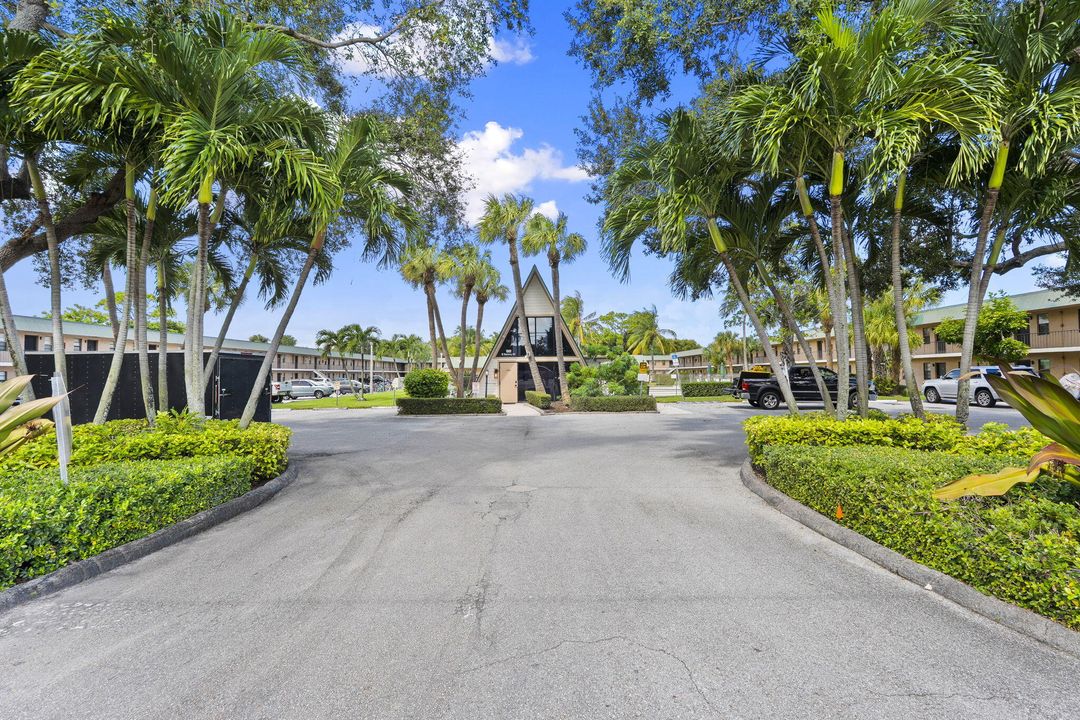 Active With Contract: $55,874 (0 beds, 0 baths, 424 Square Feet)