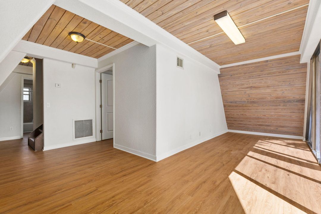 Active With Contract: $55,874 (0 beds, 0 baths, 424 Square Feet)