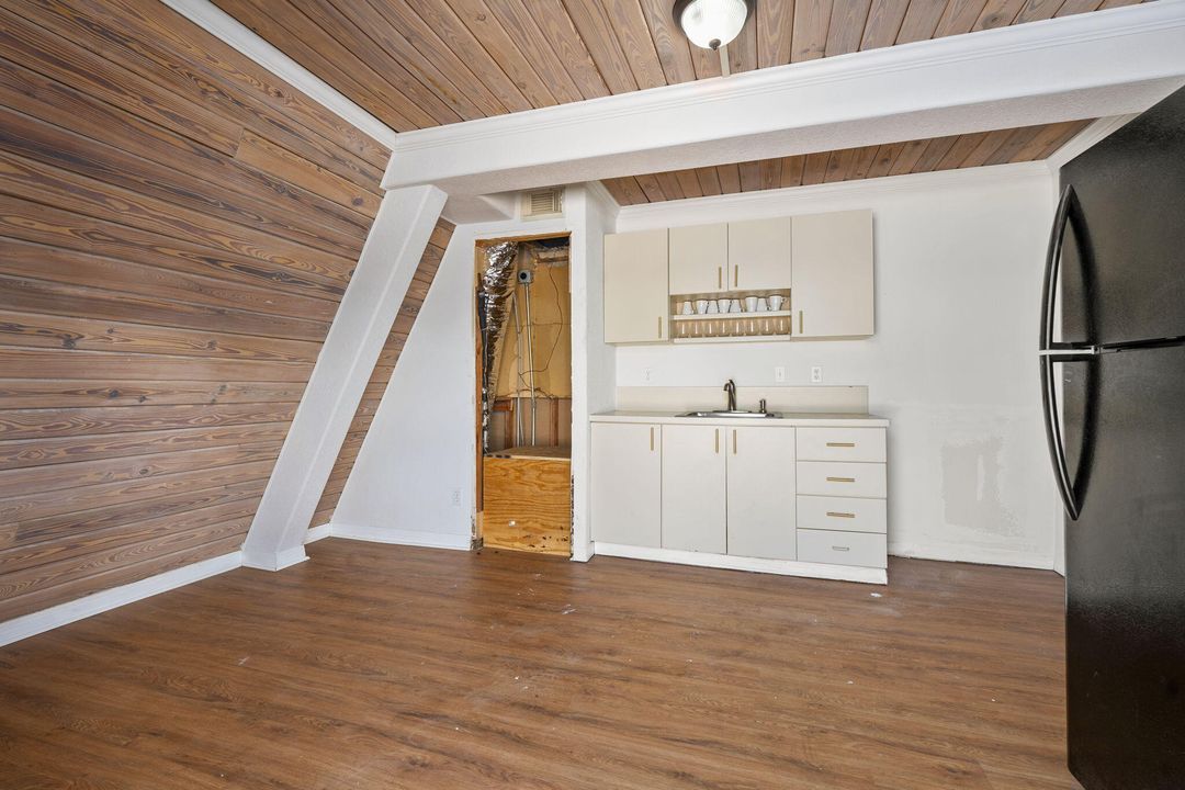 Active With Contract: $55,874 (0 beds, 0 baths, 424 Square Feet)