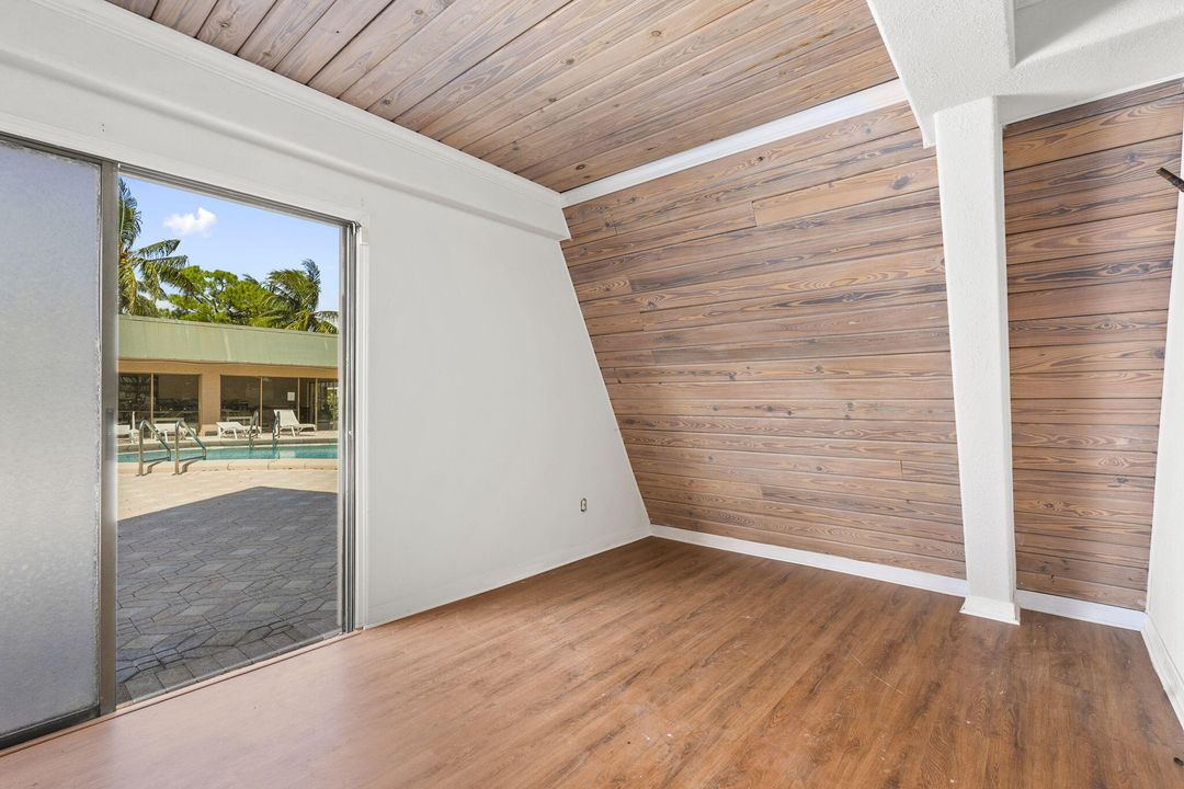 Active With Contract: $55,874 (0 beds, 0 baths, 424 Square Feet)