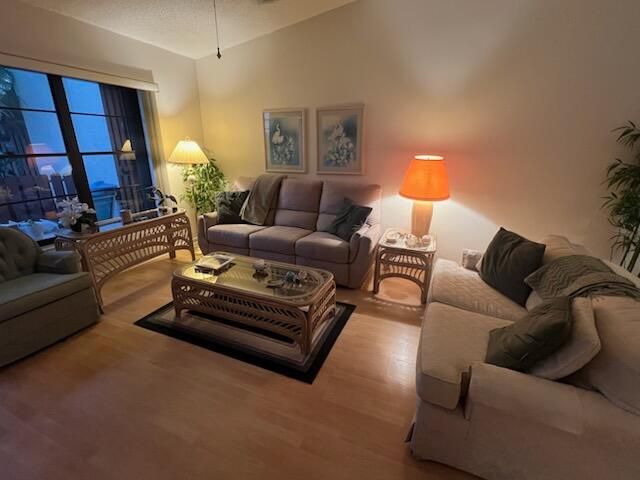 For Rent: $2,300 (2 beds, 2 baths, 1026 Square Feet)