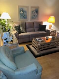 For Rent: $2,300 (2 beds, 2 baths, 1026 Square Feet)