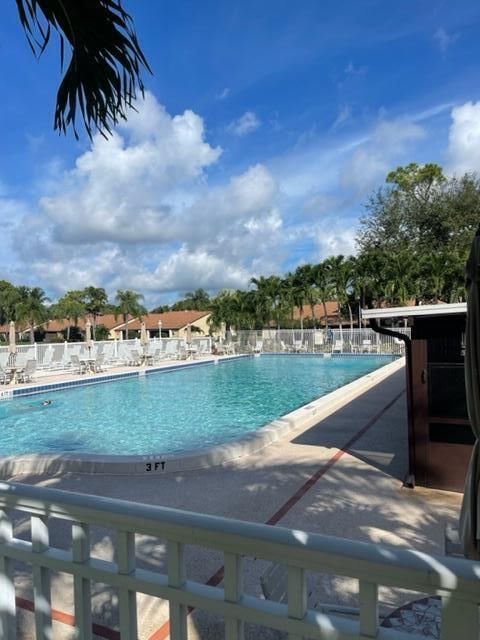 Active With Contract: $1,800 (2 beds, 2 baths, 1005 Square Feet)