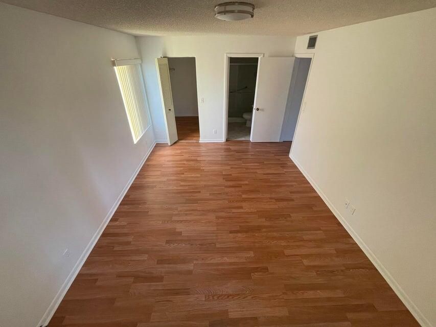 Active With Contract: $1,800 (2 beds, 2 baths, 1005 Square Feet)