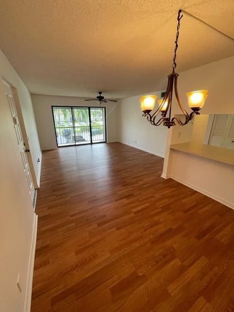 Active With Contract: $1,800 (2 beds, 2 baths, 1005 Square Feet)