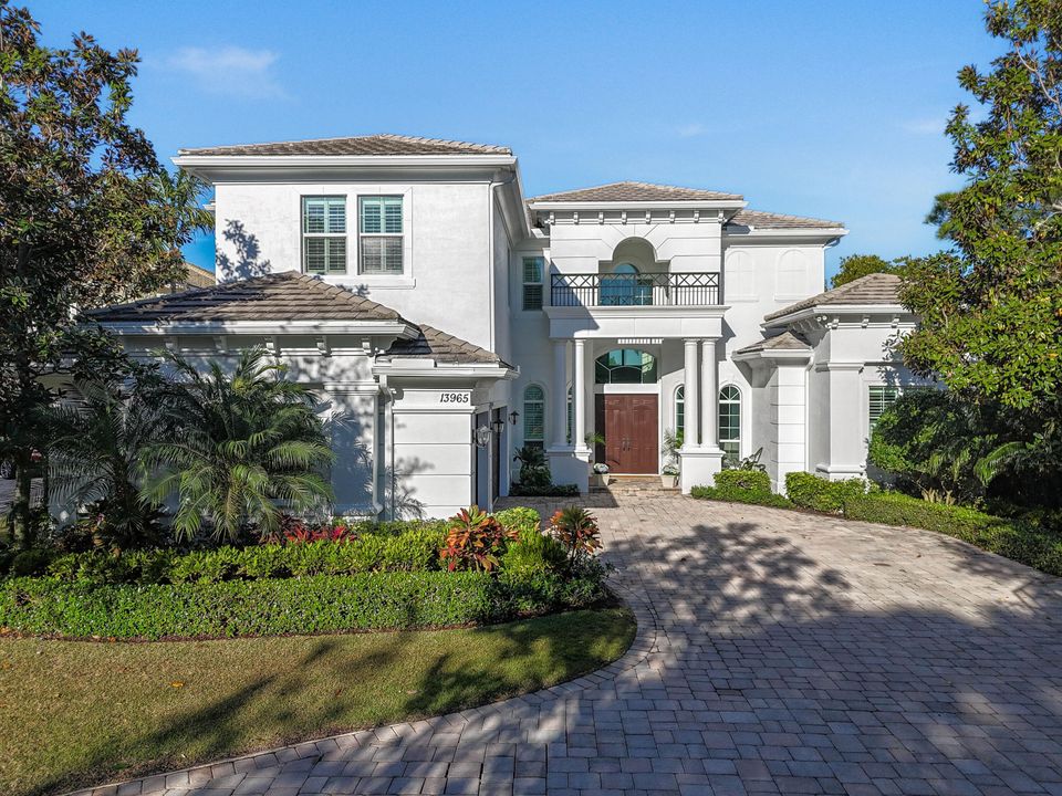 For Sale: $7,797,000 (7 beds, 5 baths, 5178 Square Feet)