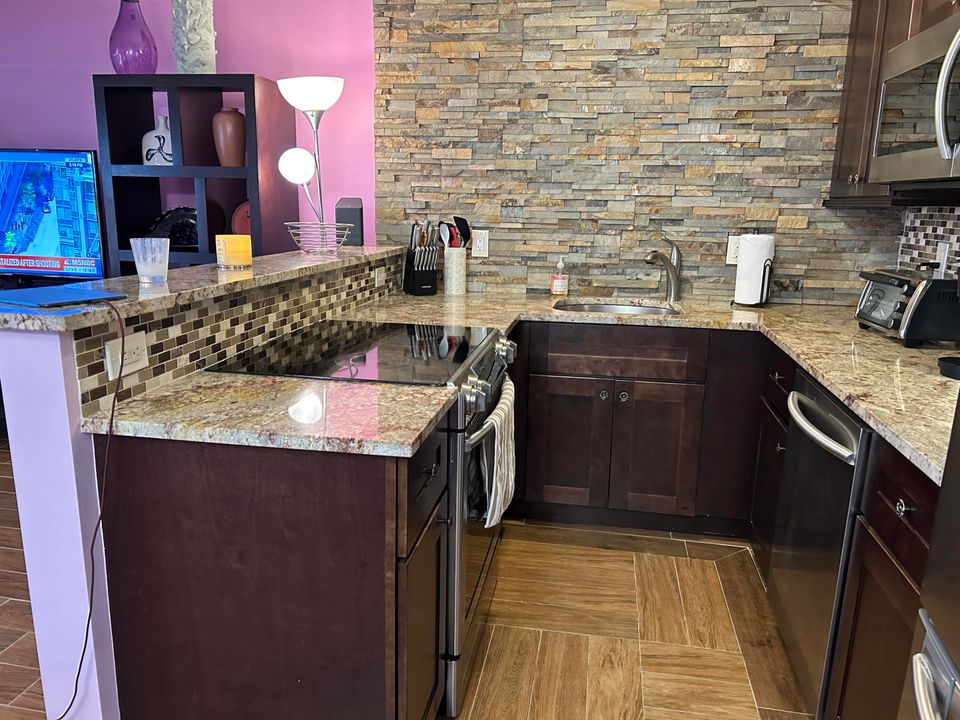 В аренду: $3,200 (1 спален, 1 ванн, 738 Квадратных фут)