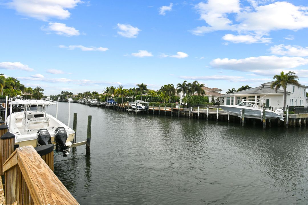 For Sale: $7,797,000 (7 beds, 5 baths, 5178 Square Feet)