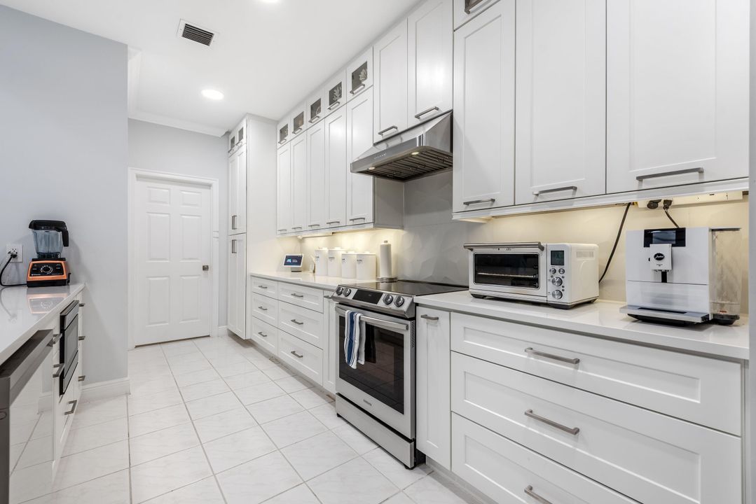 For Sale: $535,000 (3 beds, 2 baths, 1956 Square Feet)