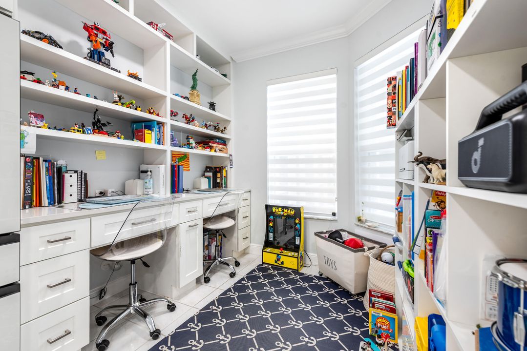 For Sale: $535,000 (3 beds, 2 baths, 1956 Square Feet)