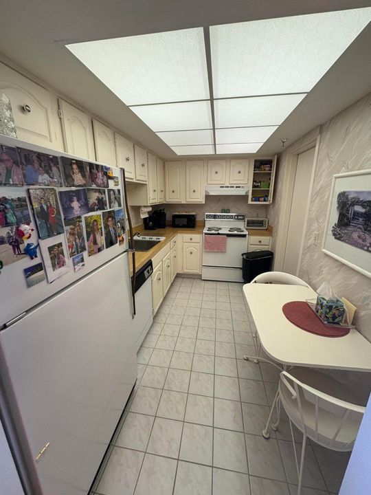 For Rent: $3,675 (2 beds, 2 baths, 1054 Square Feet)