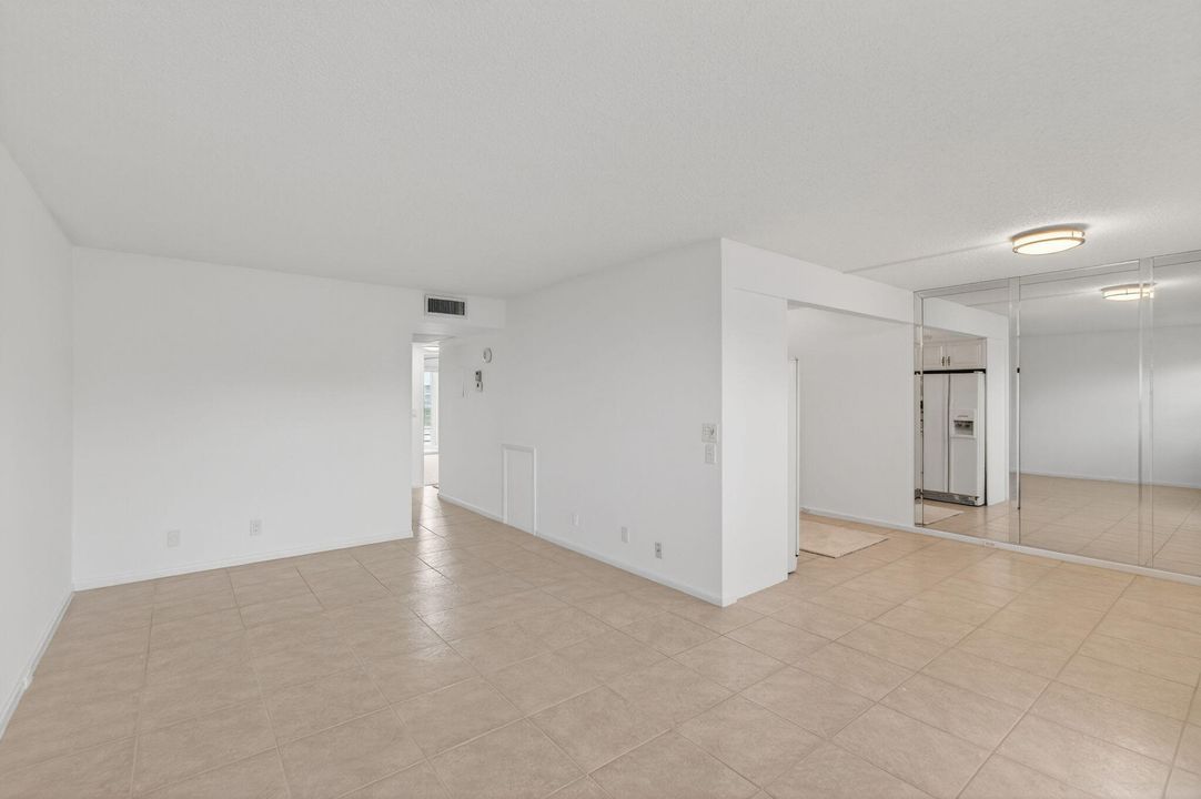 For Sale: $149,900 (2 beds, 2 baths, 896 Square Feet)