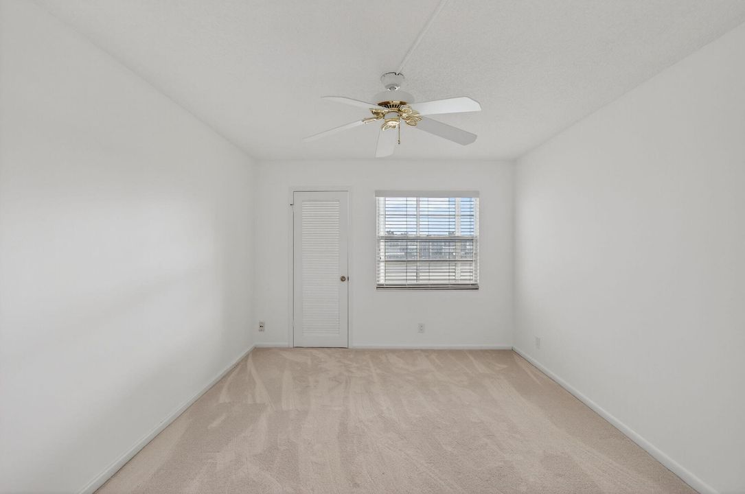 For Sale: $149,900 (2 beds, 2 baths, 896 Square Feet)