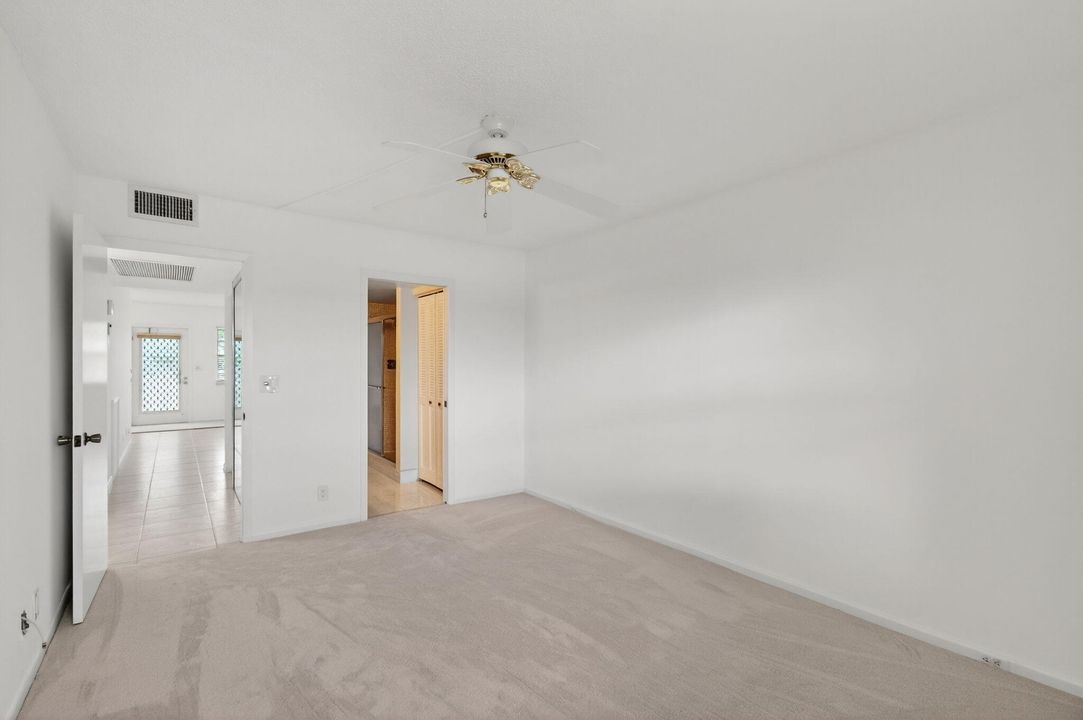 For Sale: $149,900 (2 beds, 2 baths, 896 Square Feet)