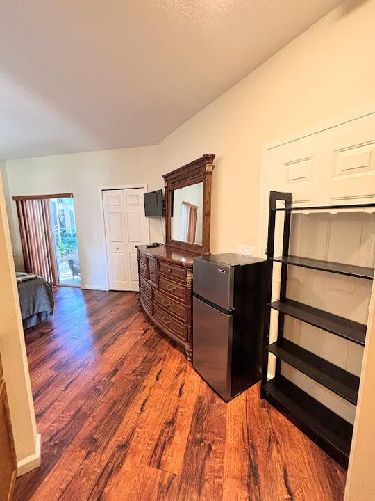 В аренду: $1,250 (1 спален, 1 ванн, 300 Квадратных фут)