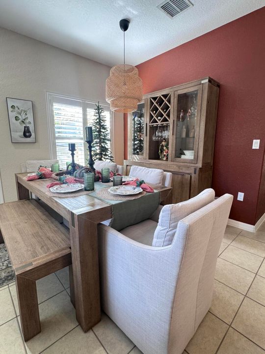 出租: $3,000 (3 贝兹, 2 浴室, 1389 平方英尺)