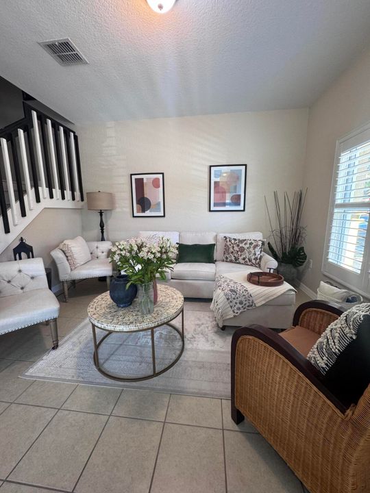 出租: $3,000 (3 贝兹, 2 浴室, 1389 平方英尺)