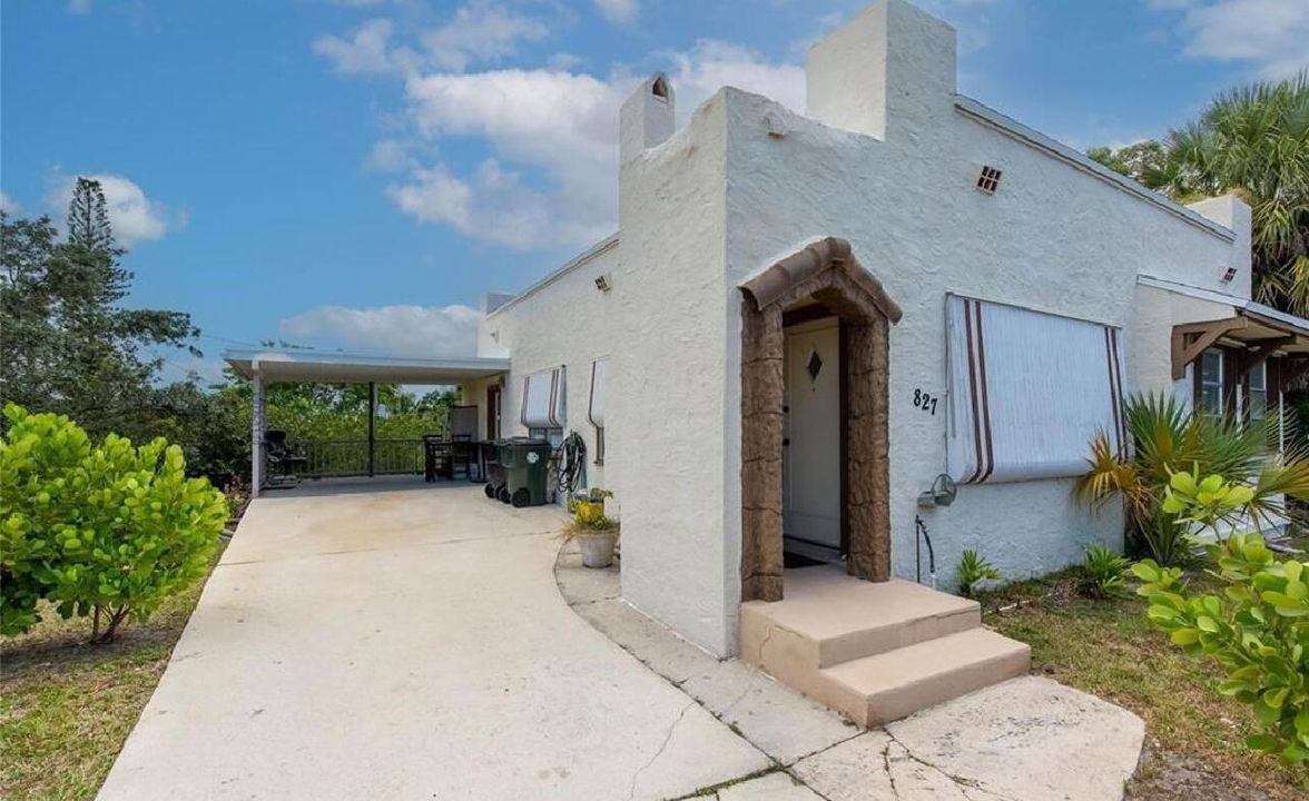 For Sale: $350,000 (3 beds, 1 baths, 1090 Square Feet)