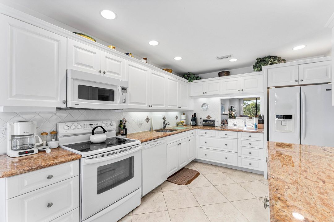 For Sale: $109,900 (2 beds, 2 baths, 1572 Square Feet)