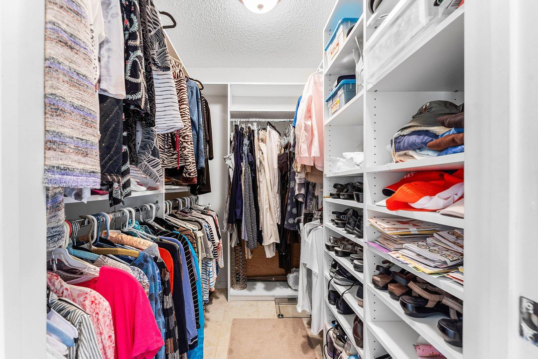 For Sale: $109,900 (2 beds, 2 baths, 1572 Square Feet)