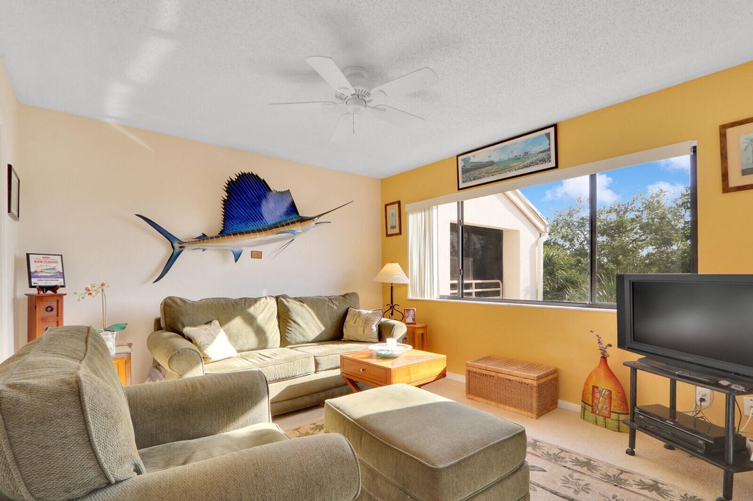 For Sale: $425,000 (3 beds, 2 baths, 1606 Square Feet)