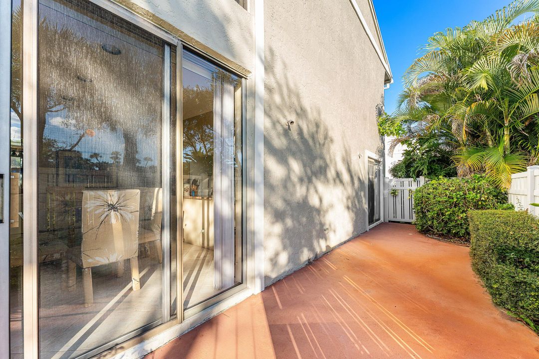 For Sale: $109,900 (2 beds, 2 baths, 1572 Square Feet)