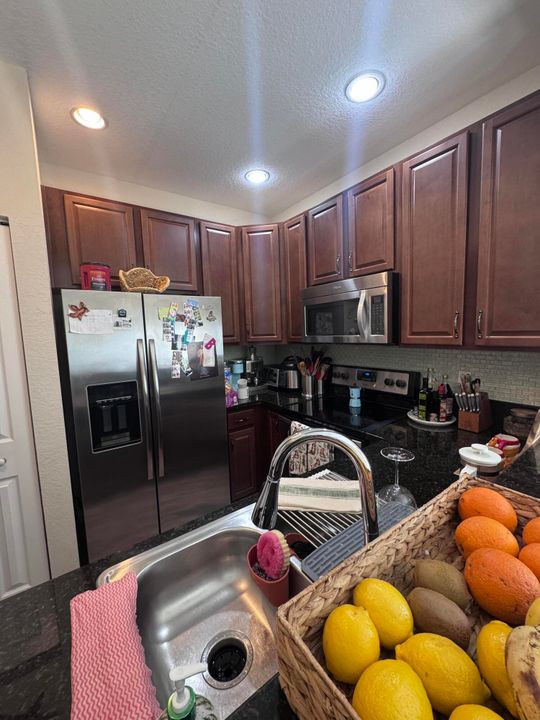 出租: $3,000 (3 贝兹, 2 浴室, 1389 平方英尺)