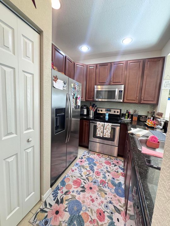 出租: $3,000 (3 贝兹, 2 浴室, 1389 平方英尺)