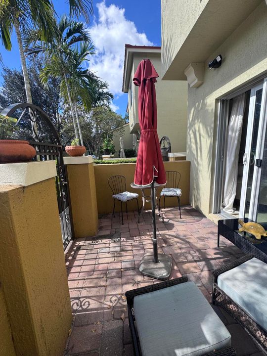 出租: $3,000 (3 贝兹, 2 浴室, 1389 平方英尺)