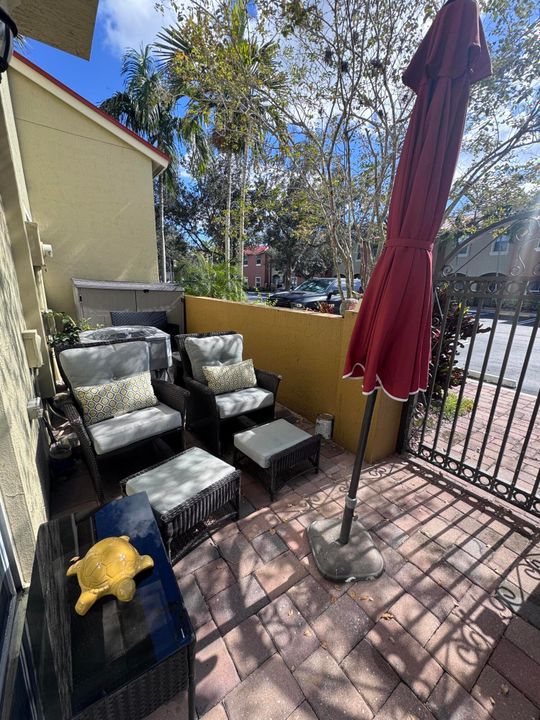 出租: $3,000 (3 贝兹, 2 浴室, 1389 平方英尺)