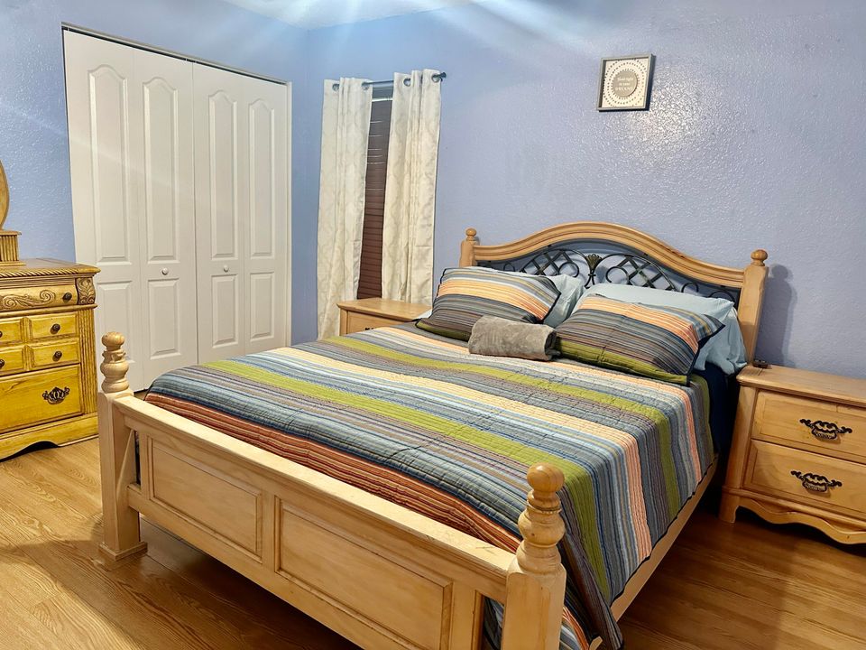 出租: $5,500 (5 贝兹, 3 浴室, 2644 平方英尺)