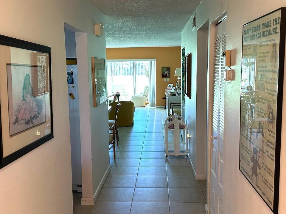 待售: $300,000 (2 贝兹, 2 浴室, 1216 平方英尺)