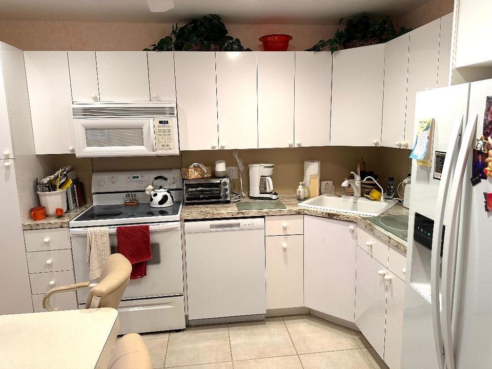 待售: $300,000 (2 贝兹, 2 浴室, 1216 平方英尺)