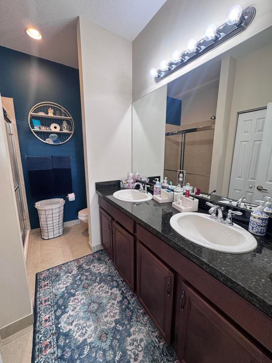 出租: $3,000 (3 贝兹, 2 浴室, 1389 平方英尺)