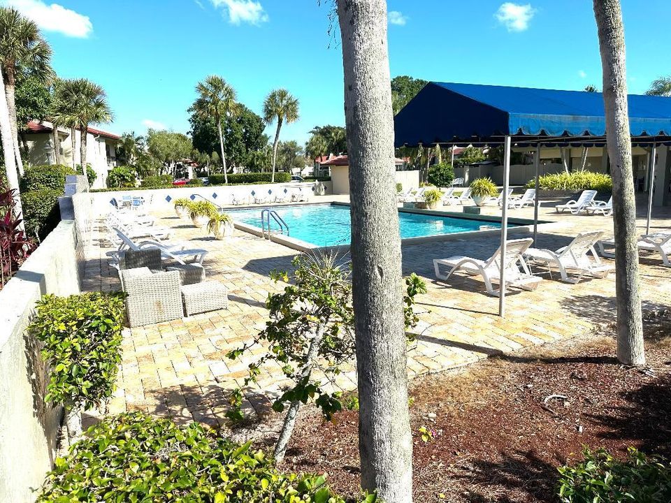 待售: $300,000 (2 贝兹, 2 浴室, 1216 平方英尺)