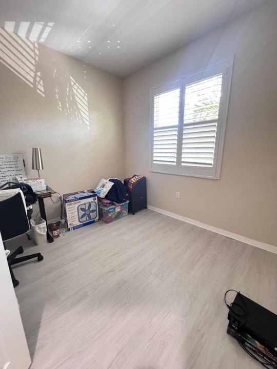 出租: $3,000 (3 贝兹, 2 浴室, 1389 平方英尺)