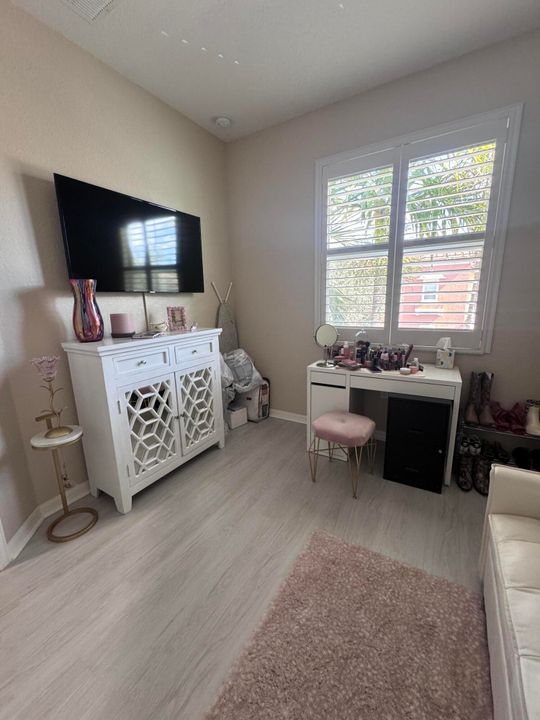 出租: $3,000 (3 贝兹, 2 浴室, 1389 平方英尺)