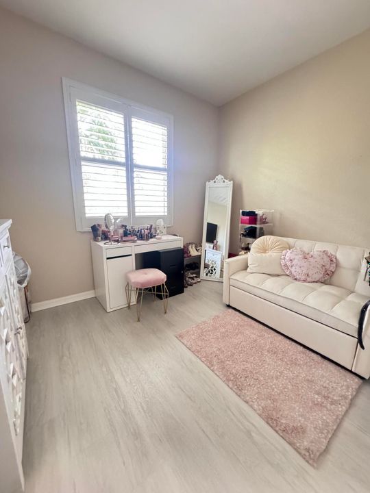 出租: $3,000 (3 贝兹, 2 浴室, 1389 平方英尺)