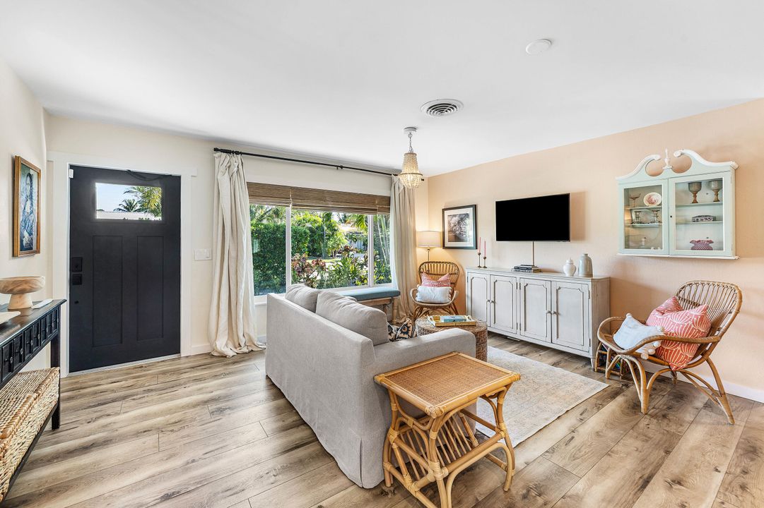 На продажу: $860,000 (4 спален, 2 ванн, 1726 Квадратных фут)