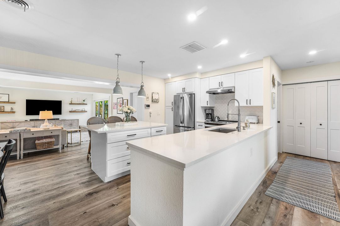 На продажу: $860,000 (4 спален, 2 ванн, 1726 Квадратных фут)